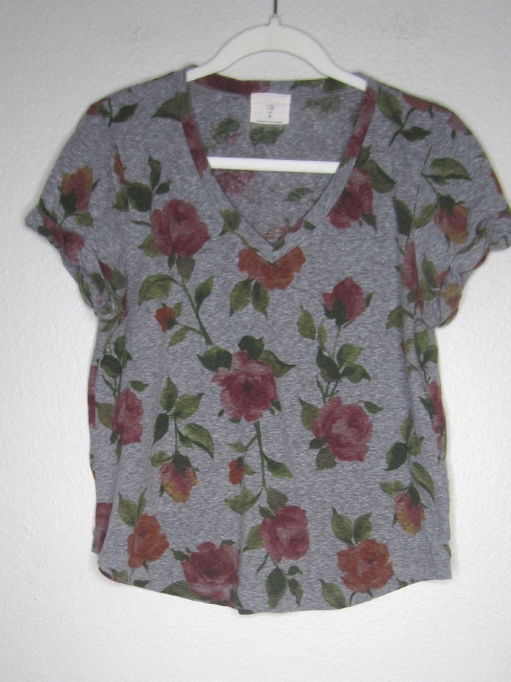 Anthropologie grey t-shirt with roses - Size Medium Petite